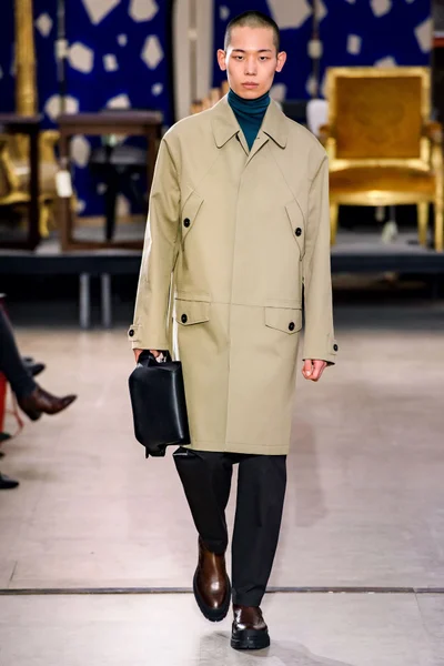 Look 24